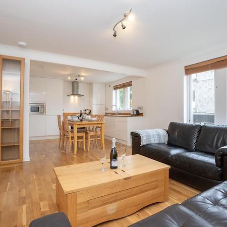 Dwellcome Home Ltd 2 King Beds West End Apt, Half Mile To Union Street Yet Quiet, Free Allocated Parking Space At Rear Entrance & Fast Wifi, Ideal For Long Term Contractor, Corporate, Etc Stays, Regular Housekeeping Option - See Our Site For Assuranc Aberdeen Exterior foto