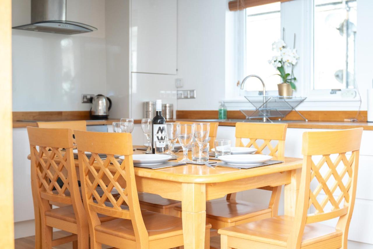 Dwellcome Home Ltd 2 King Beds West End Apt, Half Mile To Union Street Yet Quiet, Free Allocated Parking Space At Rear Entrance & Fast Wifi, Ideal For Long Term Contractor, Corporate, Etc Stays, Regular Housekeeping Option - See Our Site For Assuranc Aberdeen Exterior foto