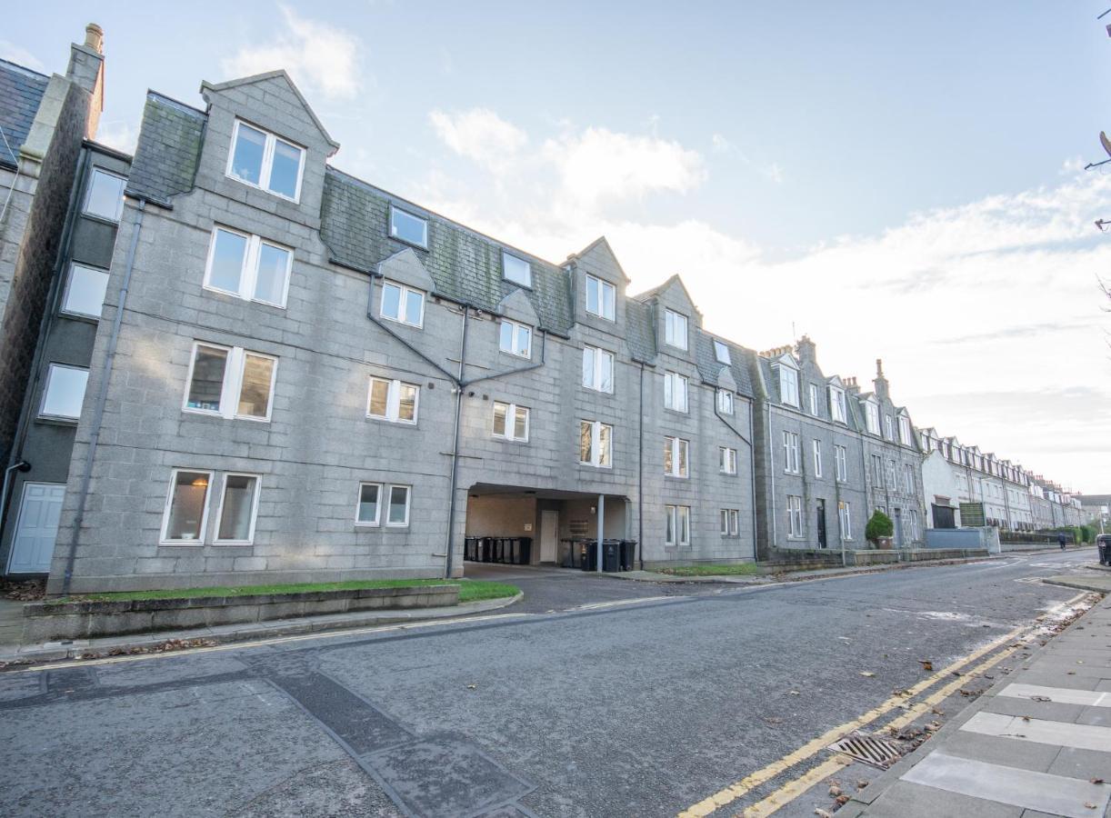 Dwellcome Home Ltd 2 King Beds West End Apt, Half Mile To Union Street Yet Quiet, Free Allocated Parking Space At Rear Entrance & Fast Wifi, Ideal For Long Term Contractor, Corporate, Etc Stays, Regular Housekeeping Option - See Our Site For Assuranc Aberdeen Exterior foto