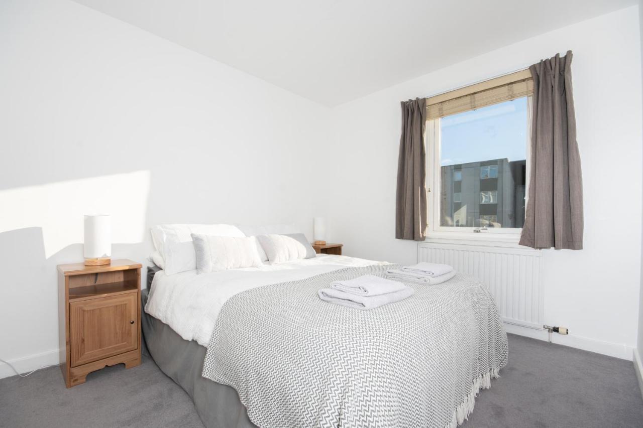 Dwellcome Home Ltd 2 King Beds West End Apt, Half Mile To Union Street Yet Quiet, Free Allocated Parking Space At Rear Entrance & Fast Wifi, Ideal For Long Term Contractor, Corporate, Etc Stays, Regular Housekeeping Option - See Our Site For Assuranc Aberdeen Exterior foto