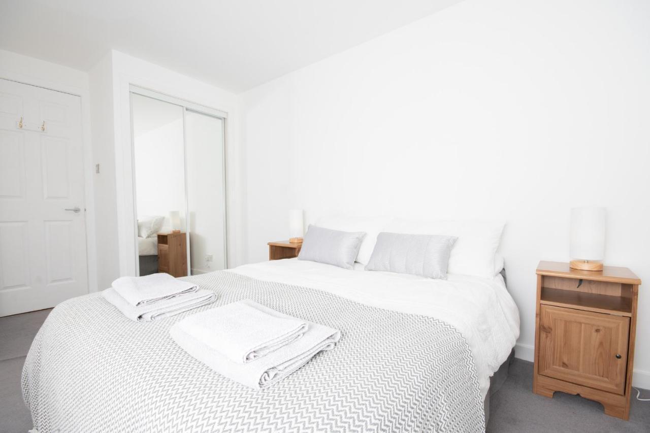 Dwellcome Home Ltd 2 King Beds West End Apt, Half Mile To Union Street Yet Quiet, Free Allocated Parking Space At Rear Entrance & Fast Wifi, Ideal For Long Term Contractor, Corporate, Etc Stays, Regular Housekeeping Option - See Our Site For Assuranc Aberdeen Exterior foto