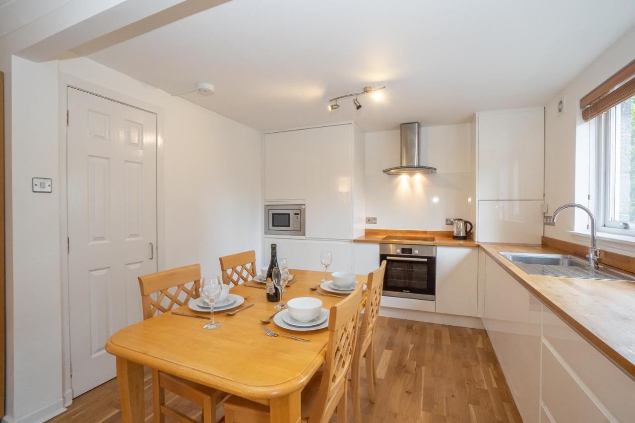 Dwellcome Home Ltd 2 King Beds West End Apt, Half Mile To Union Street Yet Quiet, Free Allocated Parking Space At Rear Entrance & Fast Wifi, Ideal For Long Term Contractor, Corporate, Etc Stays, Regular Housekeeping Option - See Our Site For Assuranc Aberdeen Exterior foto